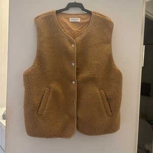 *PARKE* Women's Tan Sherpa Vest Size L/XL NWOT